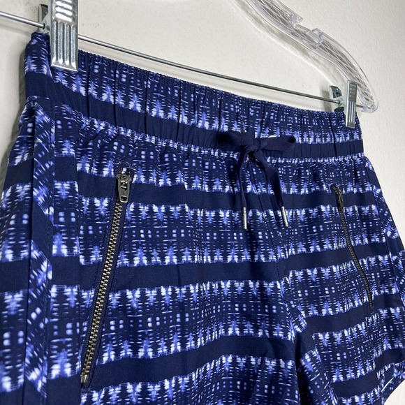 Athleta Sway Blue and White Ikat Shorts Sz XS - Picture 3 of 6